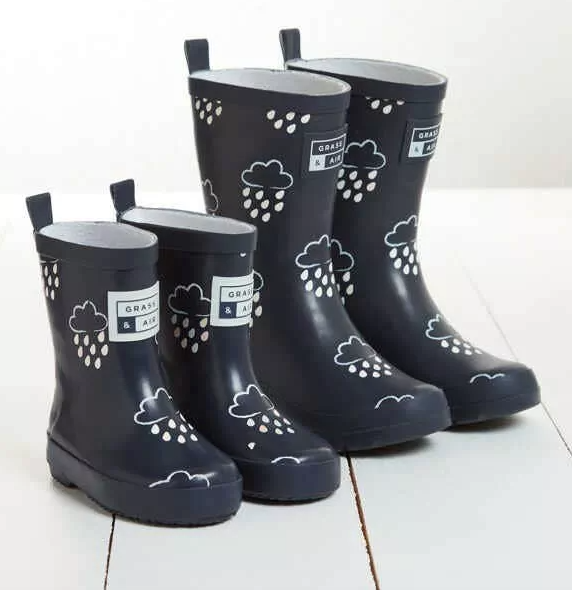 Navy Colour-Revealing Wellies