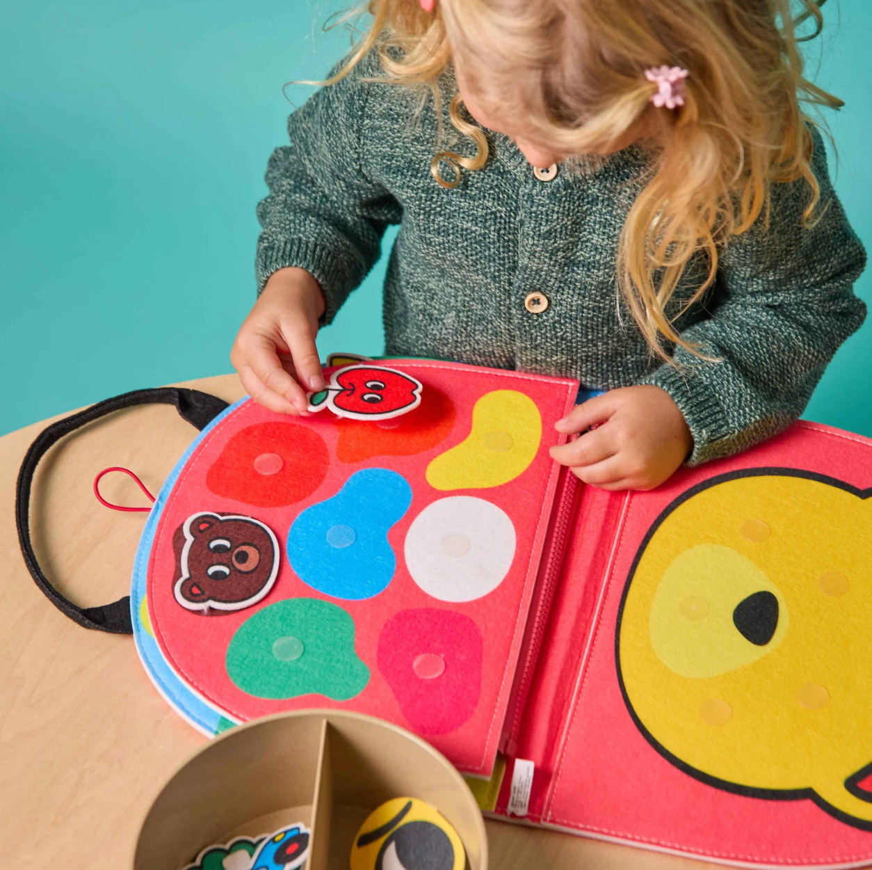 OMY, Montessori Play Kit Busy Book: Colours and Shapes
