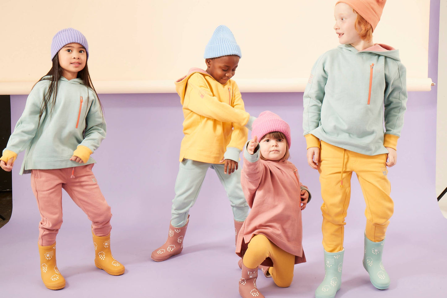 Rose Colour-Revealing Kids Winter Wellies
